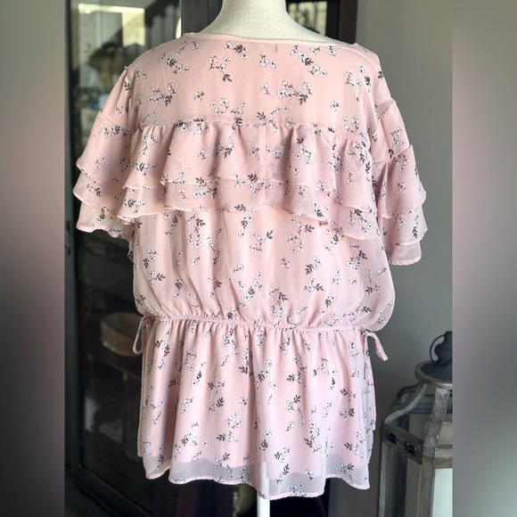 Lane Bryant Ruffled V-Neck Top. Women’s Sz-22 3X Pink Floral. EUC Flattering. - Picture 2 of 10